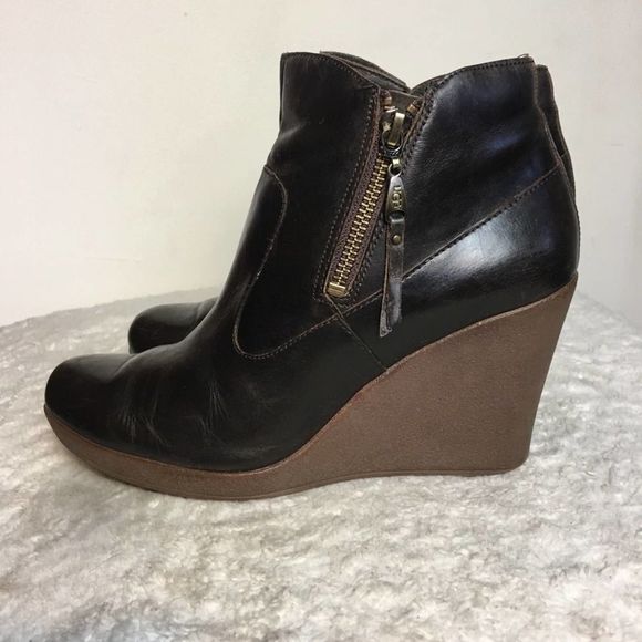 Black Friday STEAL! Ugg Meredith wedge waterproof leather bootie, size 8! - Picture 5 of 10
